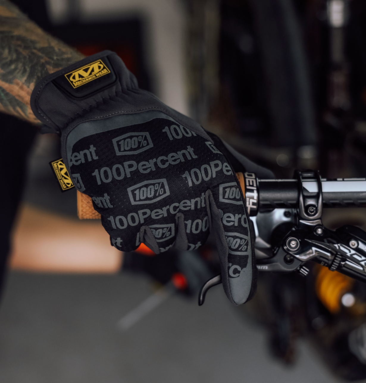 FastFit Black Gloves